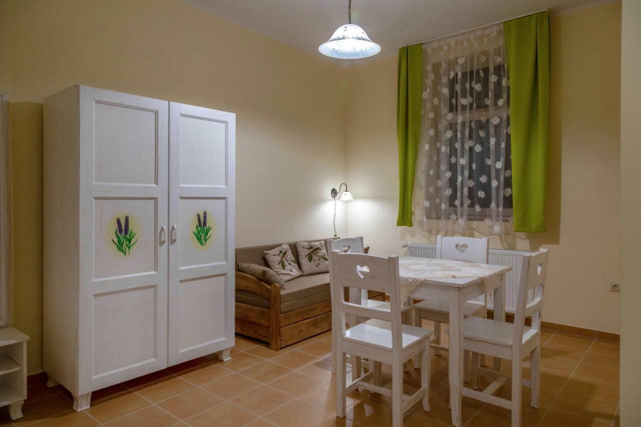 Balzsam Apartmanhaz 哈卡尼 外观 照片