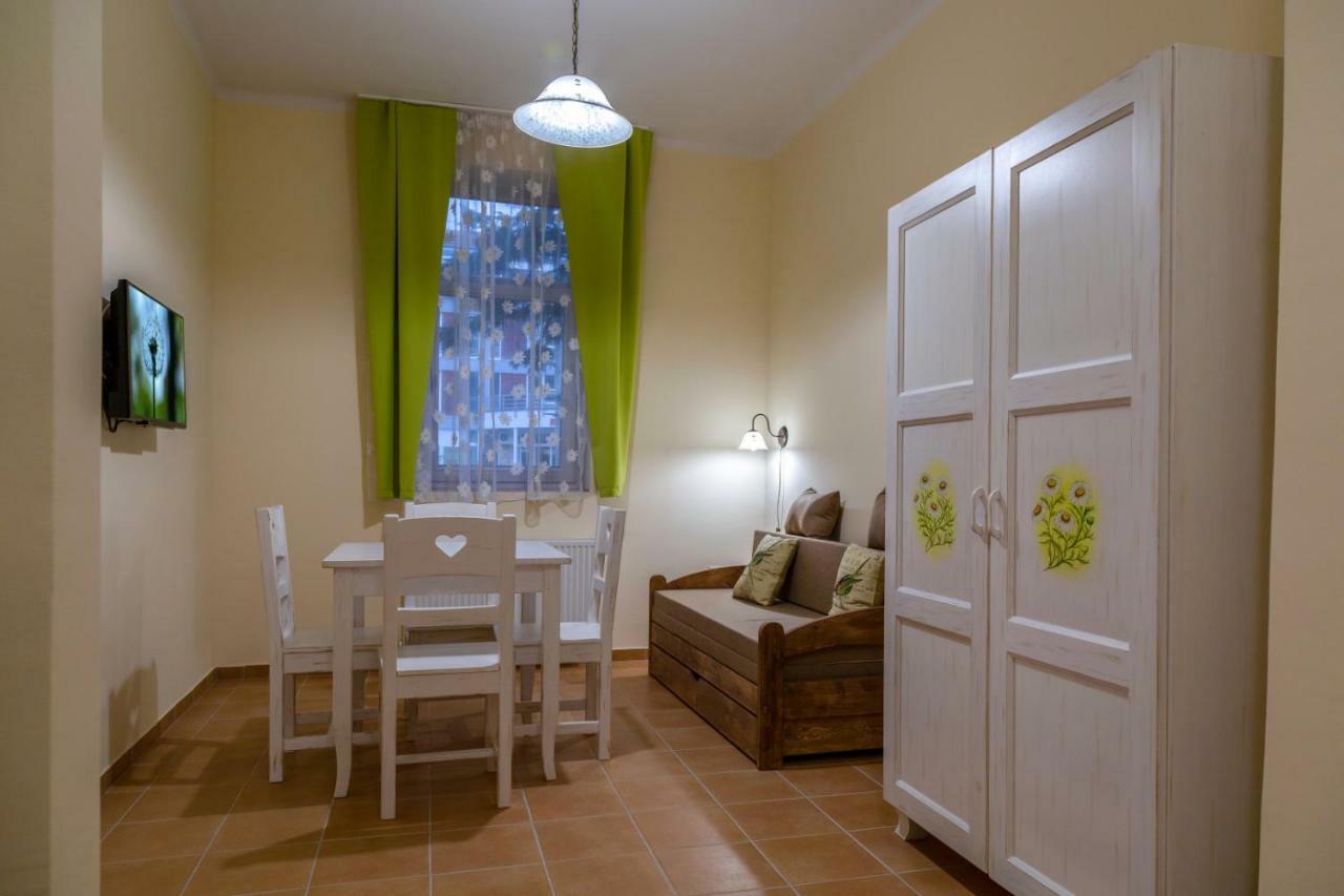 Balzsam Apartmanhaz 哈卡尼 外观 照片